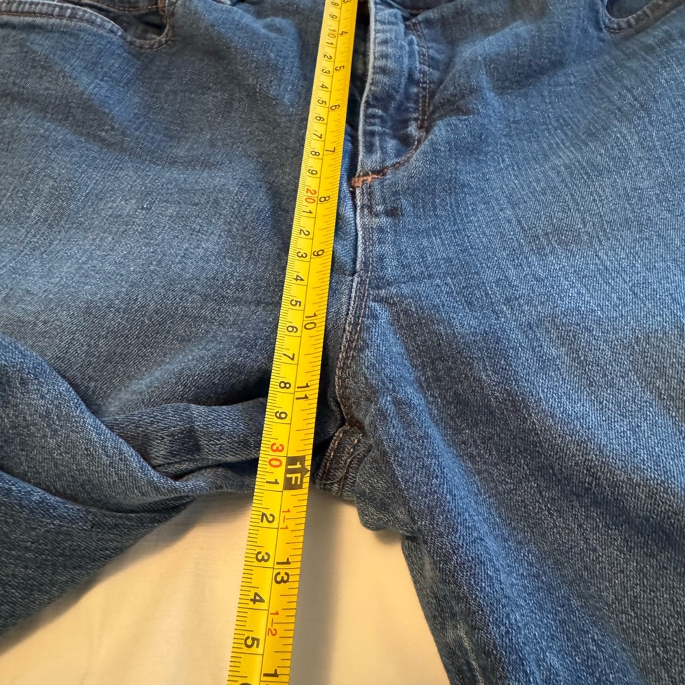 EUC! Gloria Vanderbilt Straight Leg Jeans in Blue Denim 10 Short - Picture 13 of 15